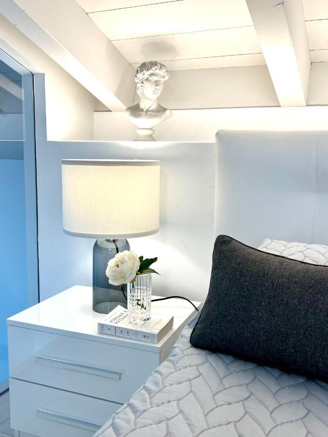 Paganini Suites And Apartments Sirmione Buitenkant foto