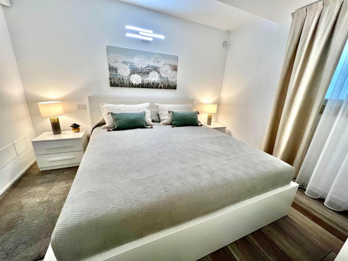 Paganini Suites And Apartments Sirmione Buitenkant foto